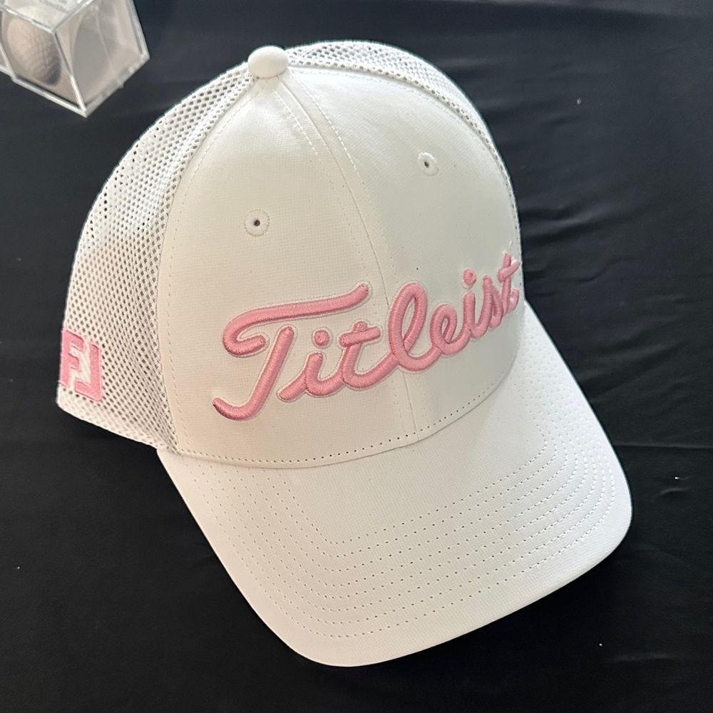 TITLEIST Tour Performance Mesh white/Pink 🩷 - Picture 1 of 5